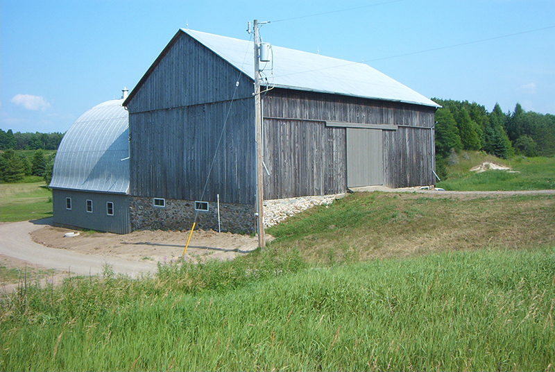 perfect horse barn, renovating horse barn, horse barn makeover, horse bank barn, dutch masters construction, horse tack room, horse feed room, horse wash stall, horse barn rubber mats 