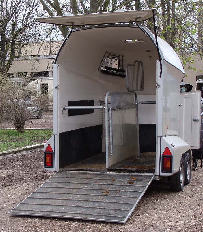 Kevan Garecki, Horse trailer choices, horse trailering, horse hauling, straight-haul designs, Angle-haul vs Straight-haul, gooseneck trailer, horse trailer braking system, bumper-pull trailer, Horse Trailer Options