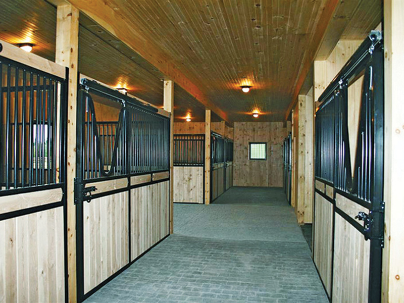 how do I find a contractor for horse barn? How to choose a contractor for horse barn, things to ask your potential horse barn contractor, building a horse barn