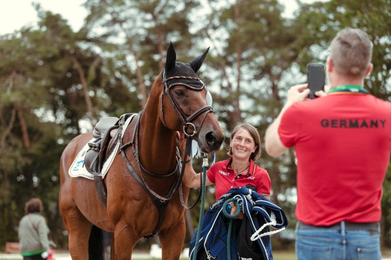 fei 2020 awards, semmieke rotherberger longines award, angelika trabert fei against all odds, ebony horse club, cavalor fei best groom 2020