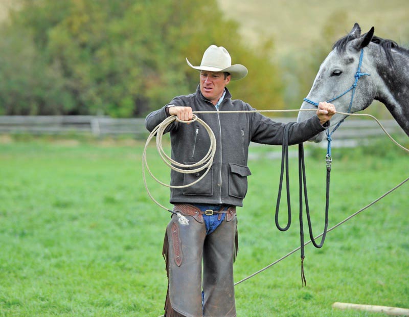 horse groundwork, Build Your Horse’s Confidence with jonathan field, natural horsemanship, exercises with horses, jonathan field dragging a log, horse confidence