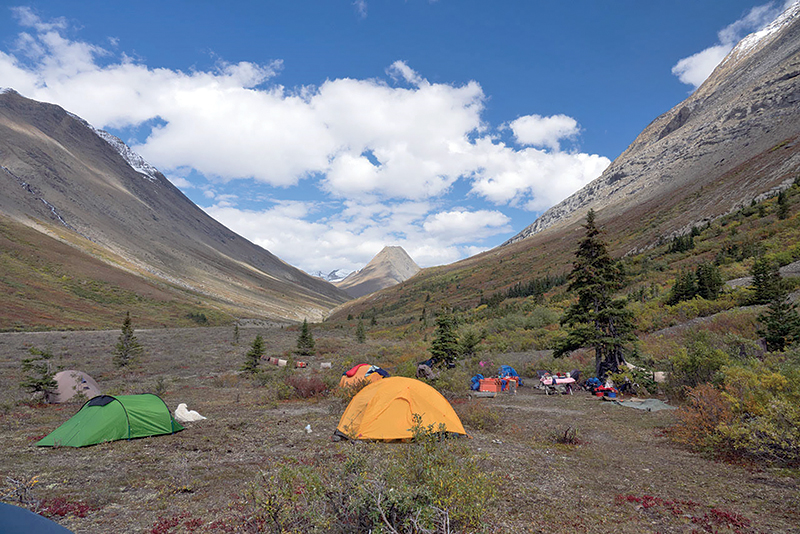horse riding vacations in bc, holidays on horseback, muskwa-kechika horse rides, tania millen, wayne sawchuk
