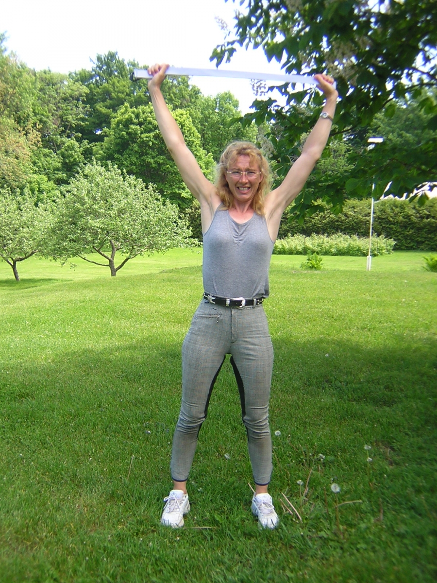 Pre horse Ride Stretches, Equestrians stretches, horse riding warm-up exercises, Pre horse Ride Pectoral Stretch, Runner's Lunge