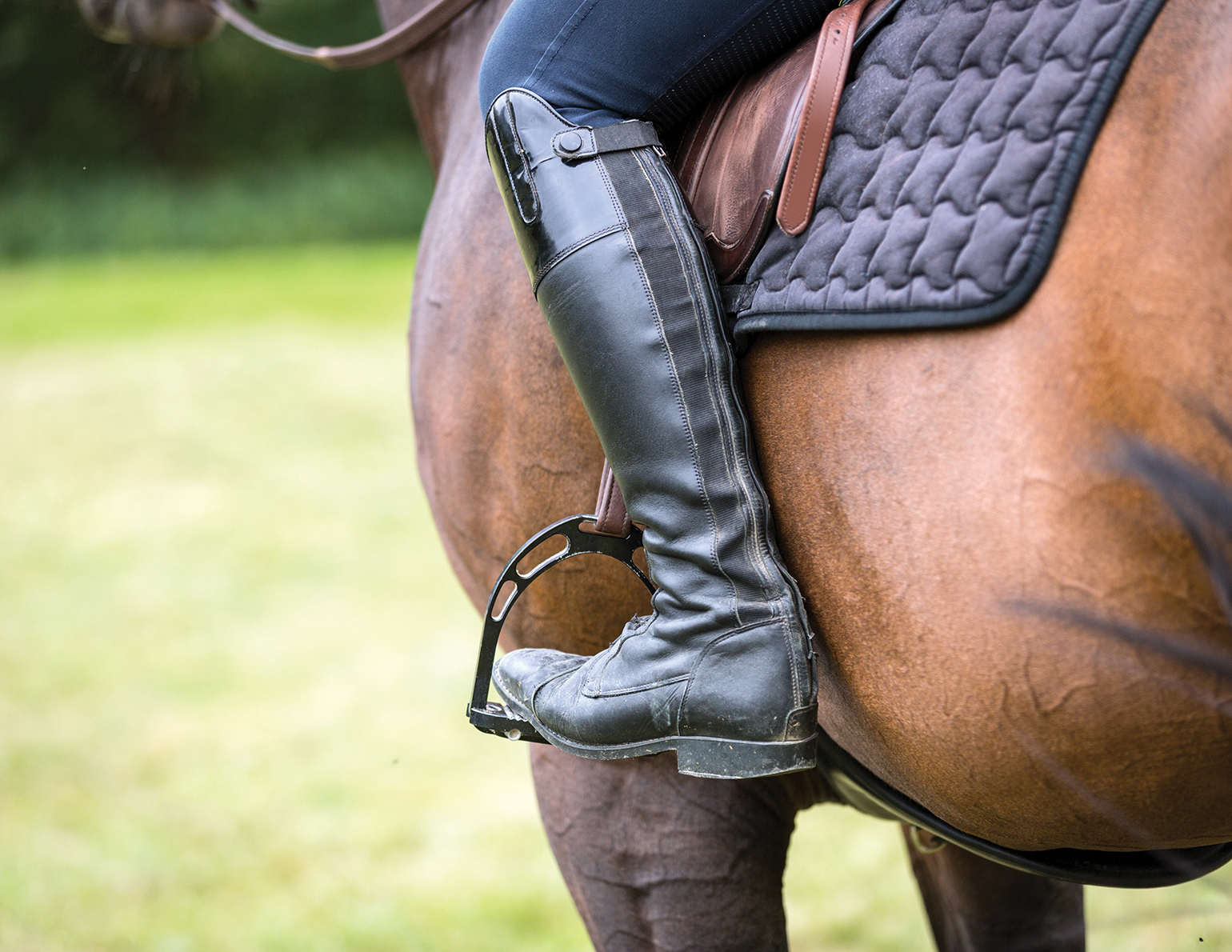 10 Trendy Equestrian Style Bags You Can't Miss