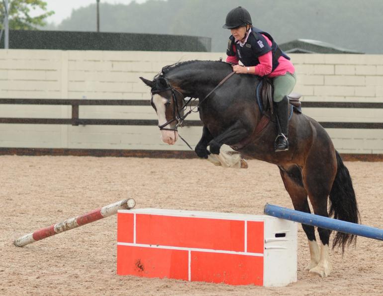 straighten your horse, how to ride a horse straight, horse not straight over fences, sarah bradley