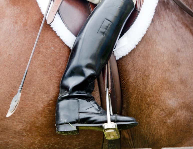 types of horse riding boots, picking a boot for riding horses, english boots, western boots, field boots, dress boots, dressage boots, hunt boots, paddock boots, wellies, muck boots, western boots, tall boots, riding boots