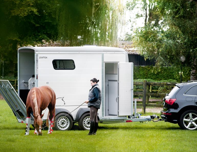 maple lane trailers, small horse trailer, horse trailers in ontario, buying a trailer for a small vehicle