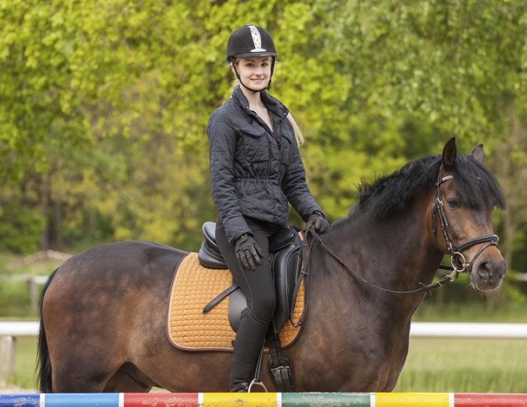 riding psychology, april clay, horse psychology, horse riding anxiety, horse show anxiety, scared of horse show