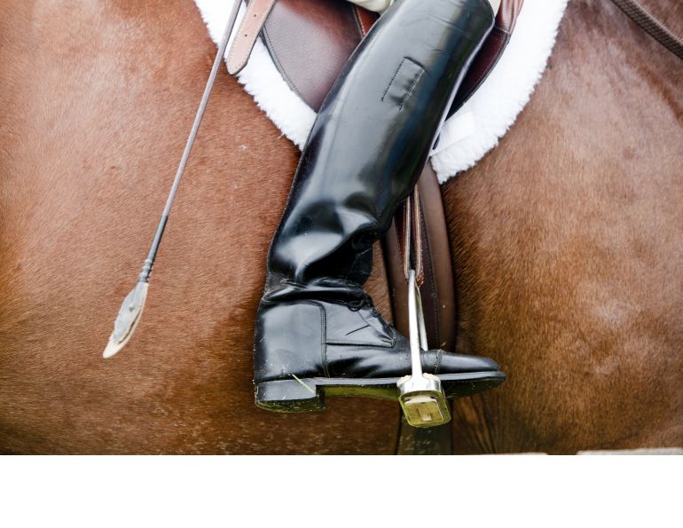 types of horse riding boots, picking a boot for riding horses, english boots, western boots, field boots, dress boots, dressage boots, hunt boots, paddock boots, wellies, muck boots, western boots, tall boots, riding boots
